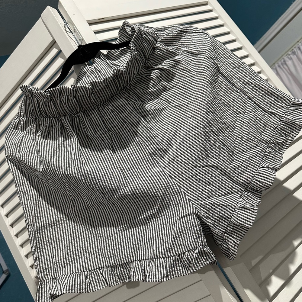 SHEIN Monochrome Striped Shorts